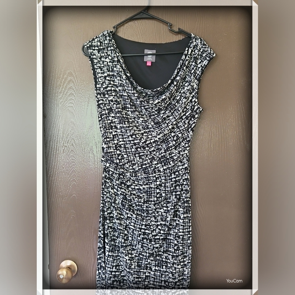 Vince Camuto Short Sleeve Midi Dress  Size 8